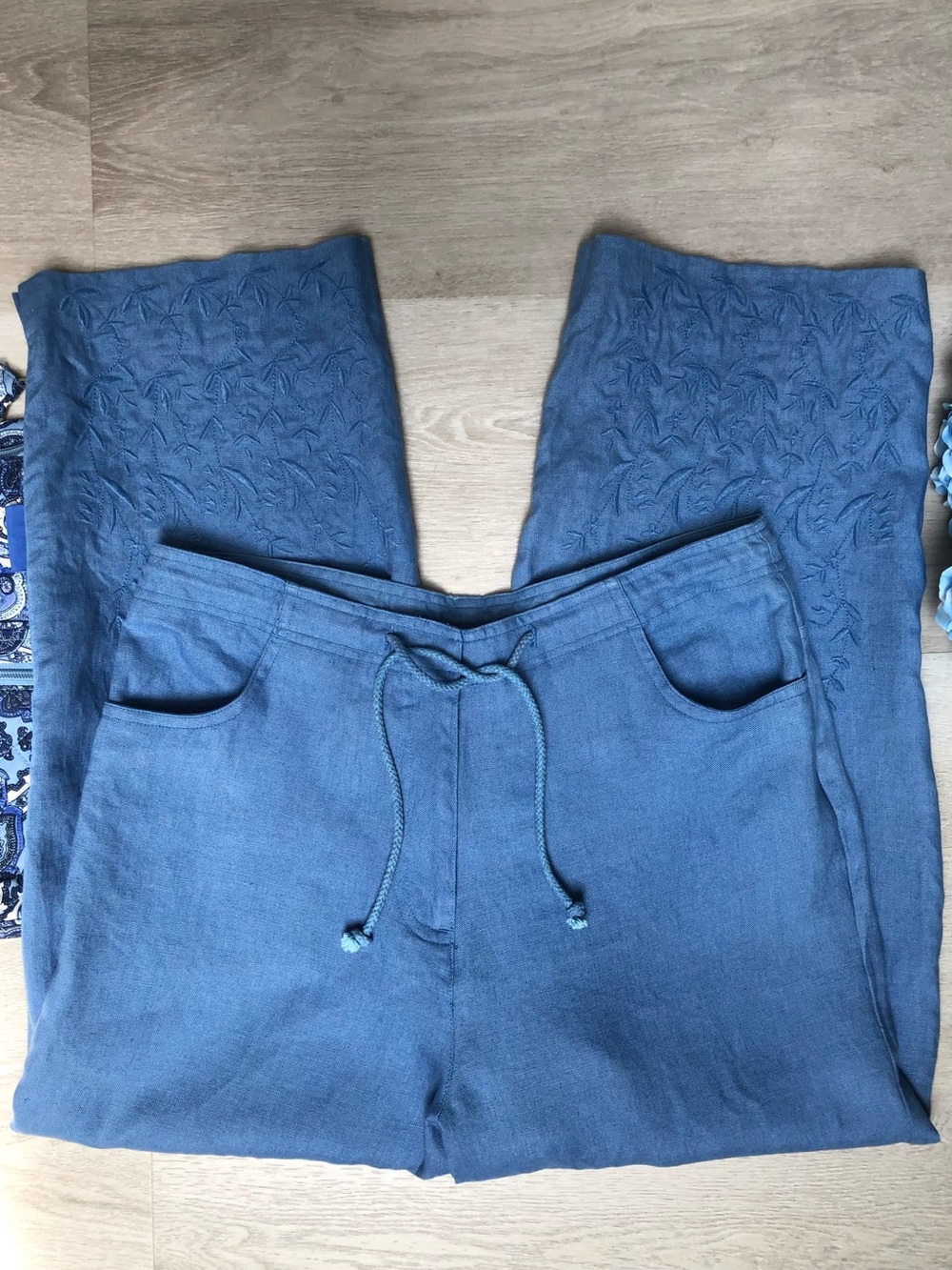 NEW 100% Linen Blue Floral Embroidered Crop Pants Size 8